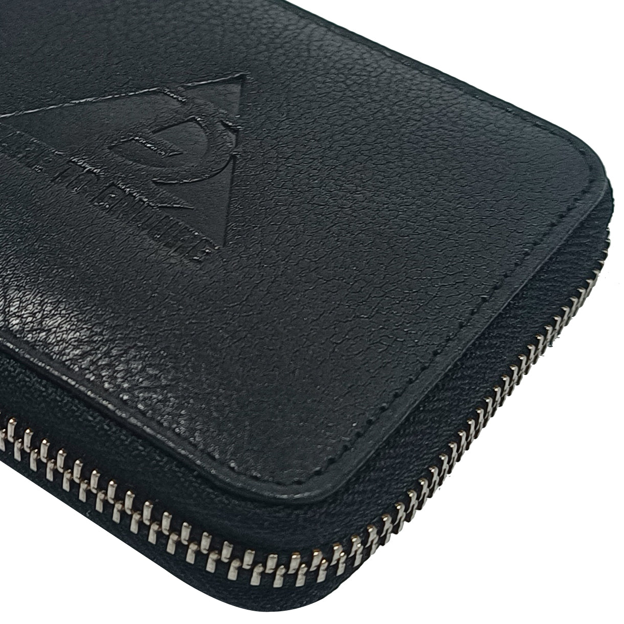 Black-zipper-wallet-detail